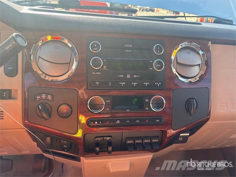 Ford F-350 King Ranch 4x4 Crew Cab Pickup Autre fourgon / utilitaire
