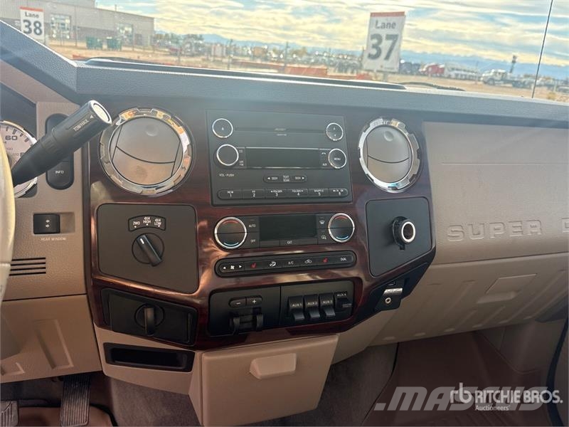 Ford F-350 Lariat 4x4 Crew Cab Pickup Otras furgonetas