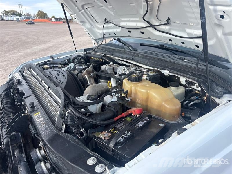 Ford F-350 Lariat 4x4 Crew Cab Pickup Otras furgonetas