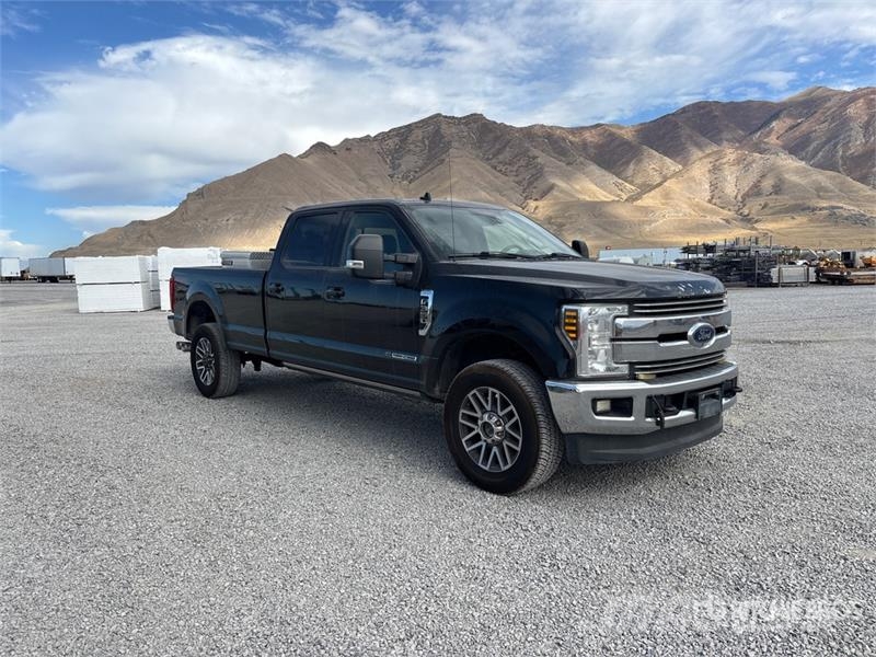 Ford F-350 Lariat 4x4 Crew Cab Pickup Otras furgonetas