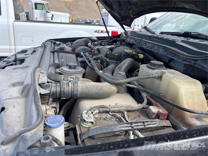 Ford F-350 Lariat 4x4 Crew Cab Pickup Otras furgonetas
