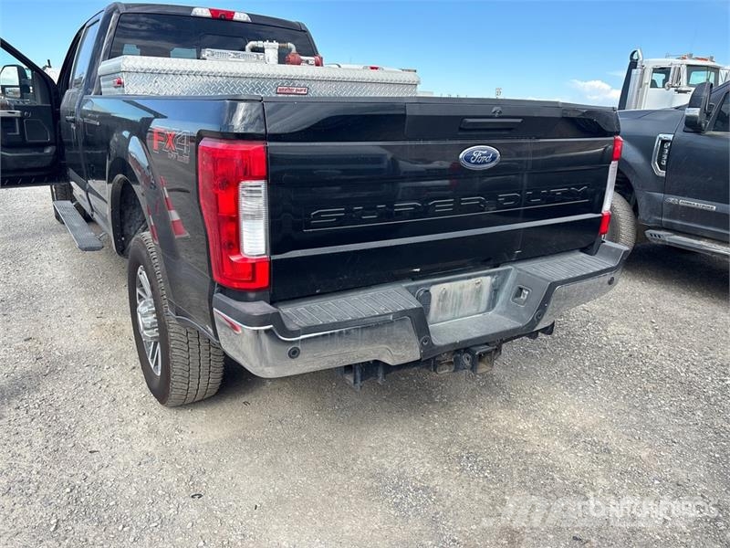 Ford F-350 Lariat 4x4 Crew Cab Pickup Otras furgonetas