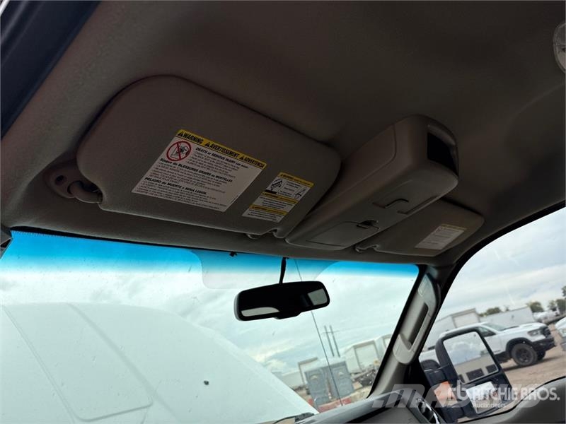 Ford F-350 Lariat 4x4 Crew Cab Pickup その他