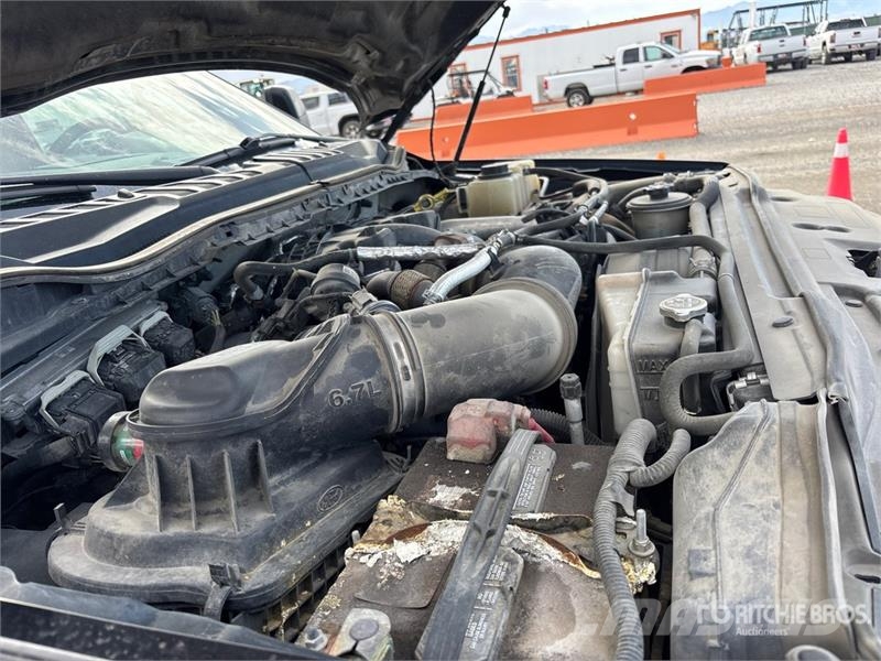 Ford F-350 Lariat 4x4 Crew Cab Pickup Otras furgonetas
