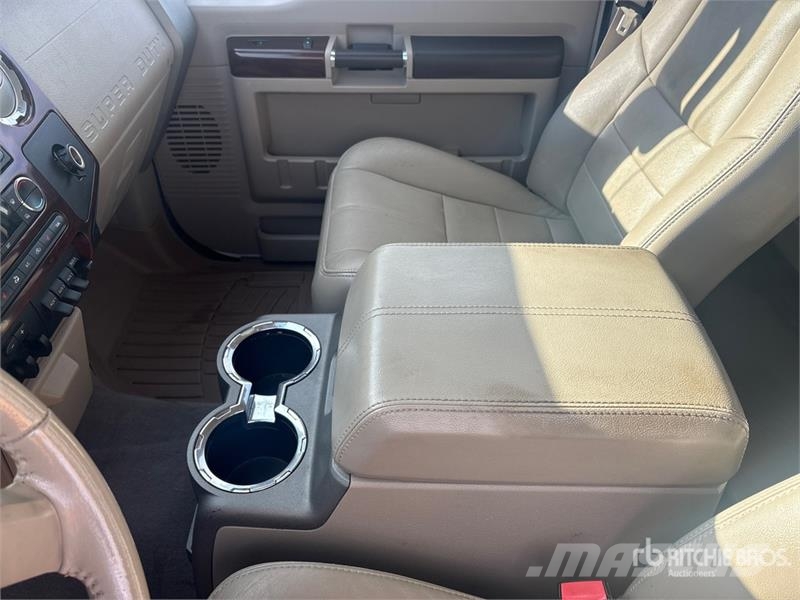 Ford F-350 Lariat 4x4 Crew Cab Pickup Otras furgonetas