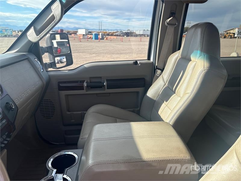 Ford F-350 Lariat 4x4 Crew Cab Pickup Otras furgonetas