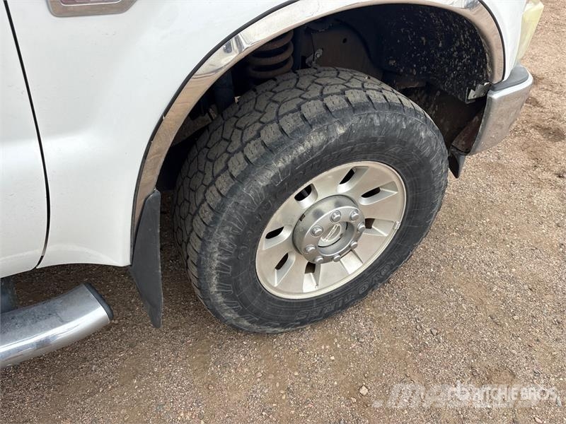 Ford F-350 Lariat 4x4 Crew Cab Pickup その他