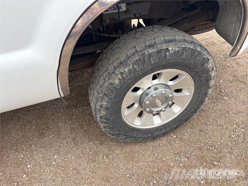 Ford F-350 Lariat 4x4 Crew Cab Pickup その他