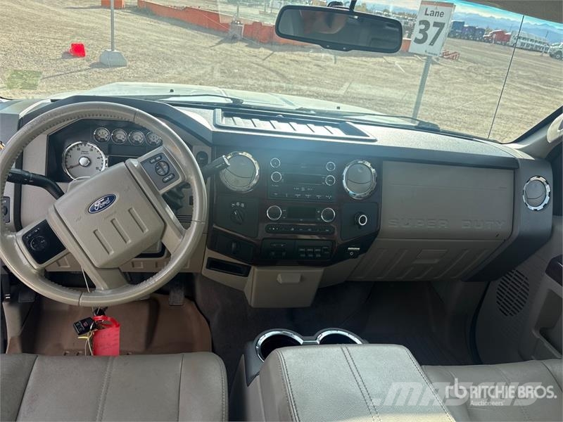 Ford F-350 Lariat 4x4 Crew Cab Pickup Otras furgonetas