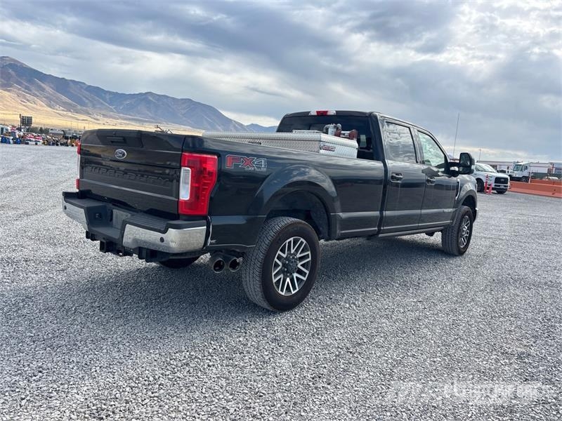 Ford F-350 Lariat 4x4 Crew Cab Pickup Otras furgonetas