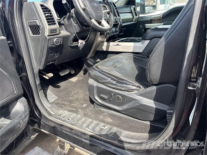 Ford F-350 Lariat 4x4 Crew Cab Pickup Otras furgonetas
