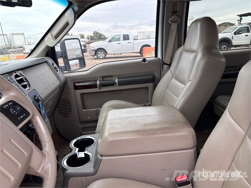 Ford F-350 Lariat 4x4 Crew Cab Pickup その他