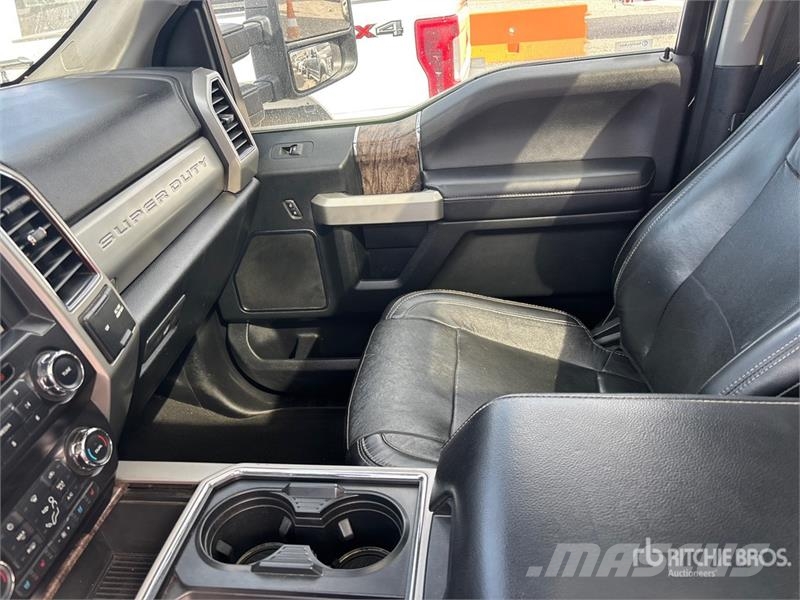 Ford F-350 Lariat 4x4 Crew Cab Pickup Otras furgonetas