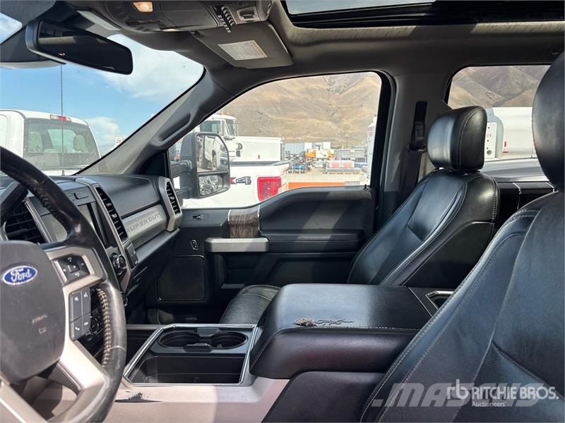 Ford F-350 Lariat 4x4 Crew Cab Pickup Otras furgonetas