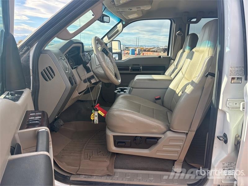 Ford F-350 Lariat 4x4 Crew Cab Pickup Otras furgonetas