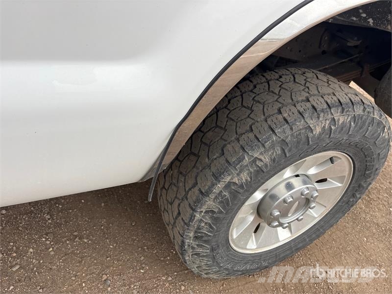 Ford F-350 Lariat 4x4 Crew Cab Pickup その他