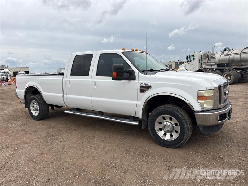 Ford F-350 Lariat 4x4 Crew Cab Pickup その他