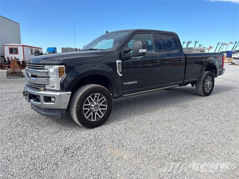 Ford F-350 Lariat 4x4 Crew Cab Pickup Otras furgonetas