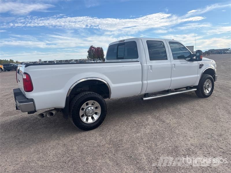 Ford F-350 Lariat 4x4 Crew Cab Pickup Otras furgonetas