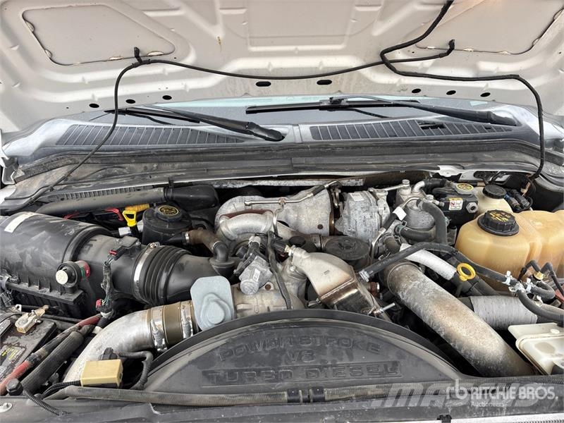 Ford F-350 Lariat 4x4 Crew Cab Pickup その他