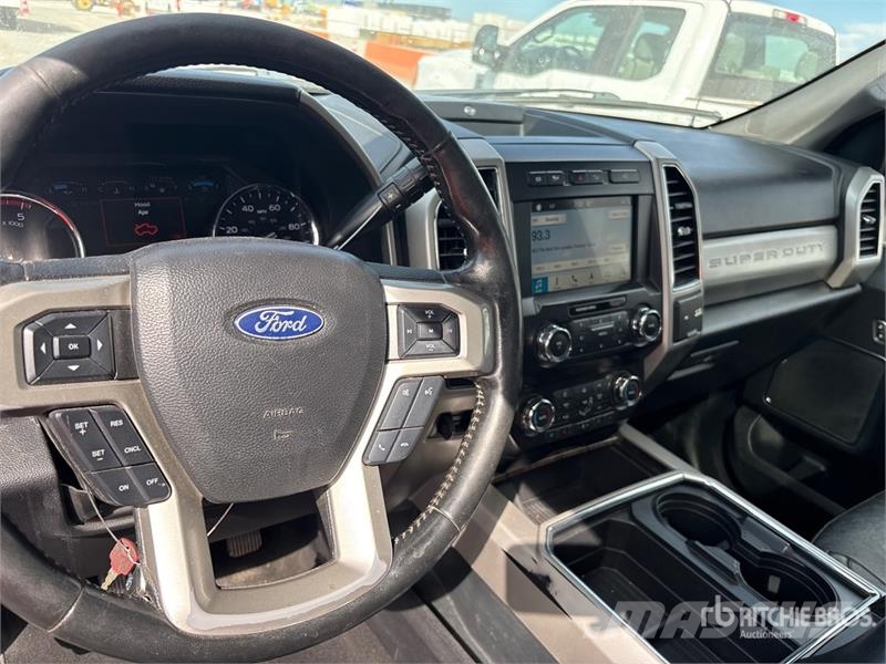Ford F-350 Lariat 4x4 Crew Cab Pickup Otras furgonetas