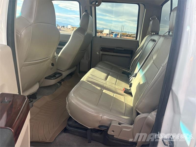 Ford F-350 Lariat 4x4 Crew Cab Pickup Otras furgonetas