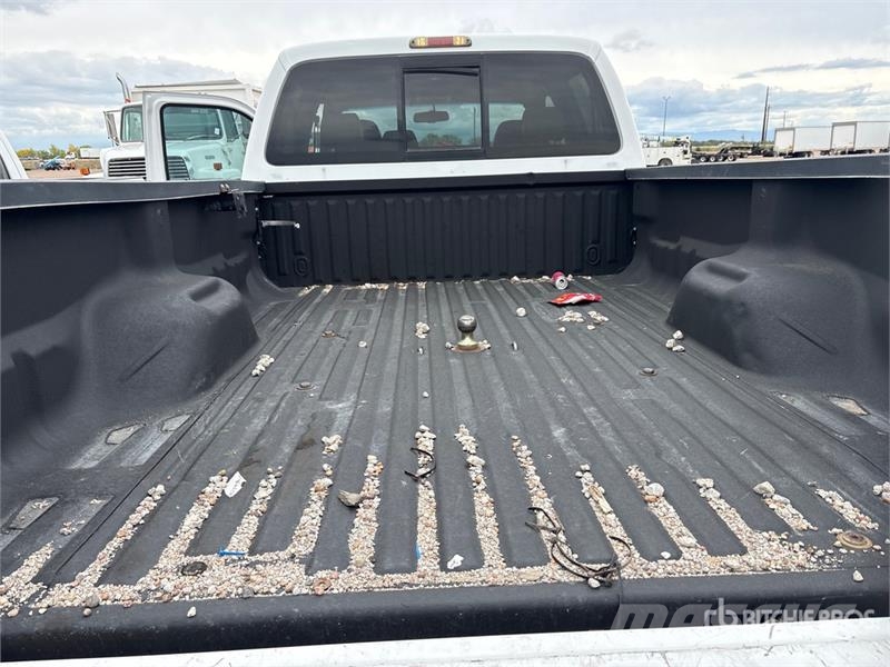 Ford F-350 Lariat 4x4 Crew Cab Pickup その他