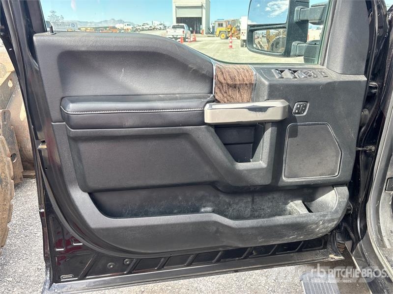 Ford F-350 Lariat 4x4 Crew Cab Pickup Otras furgonetas