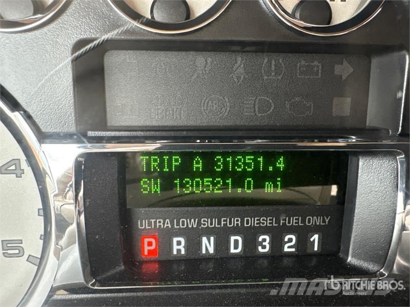 Ford F-350 Lariat 4x4 Crew Cab Pickup その他