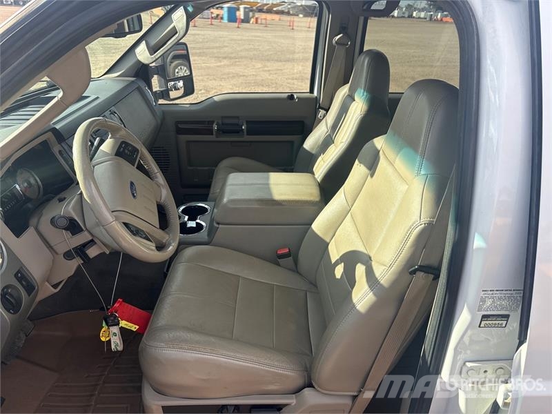 Ford F-350 Lariat 4x4 Crew Cab Pickup Otras furgonetas