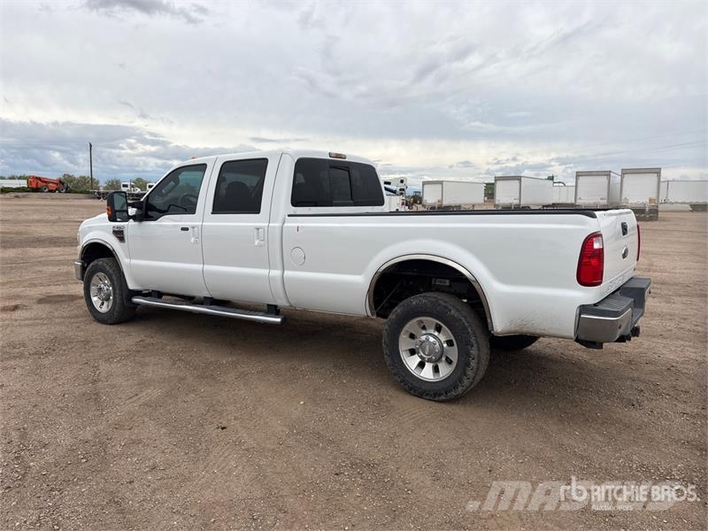 Ford F-350 Lariat 4x4 Crew Cab Pickup その他