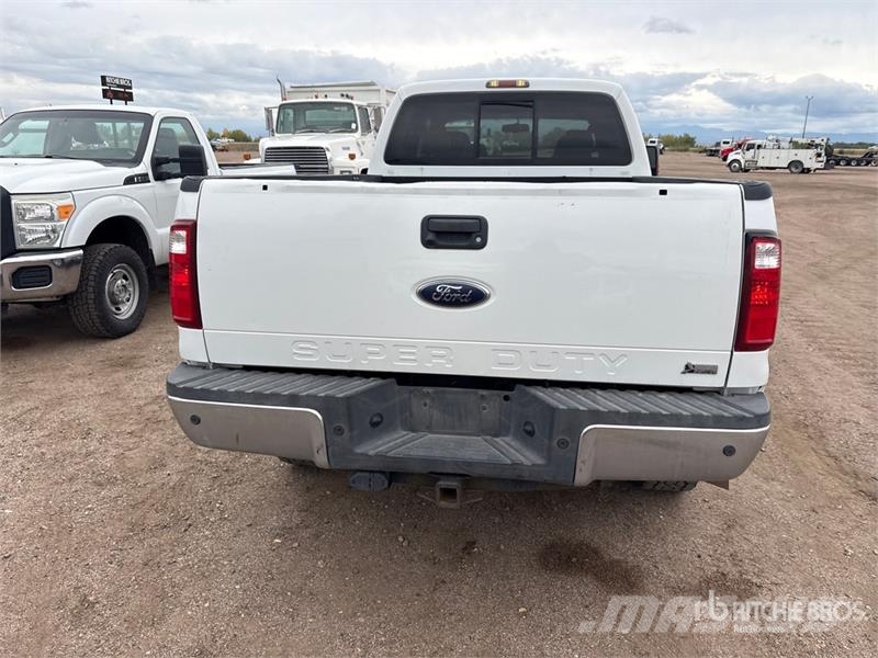 Ford F-350 Lariat 4x4 Crew Cab Pickup その他