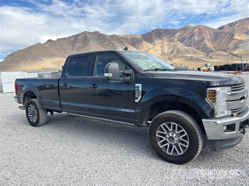 Ford F-350 Lariat 4x4 Crew Cab Pickup Otras furgonetas