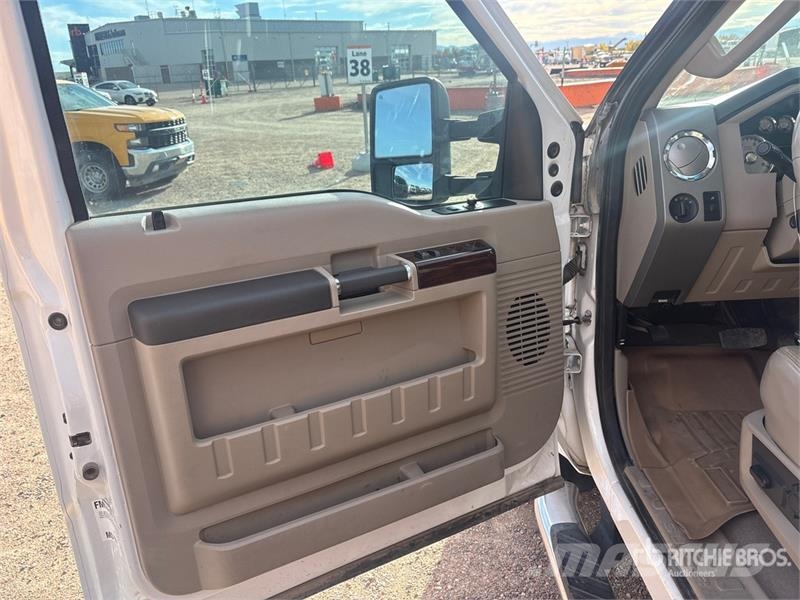 Ford F-350 Lariat 4x4 Crew Cab Pickup Otras furgonetas