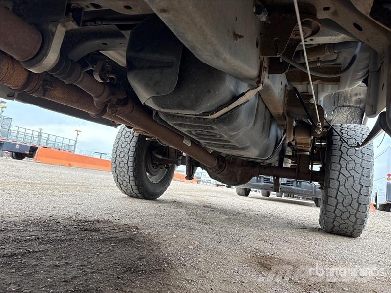 Ford F-350 Lariat 4x4 Crew Cab Pickup その他