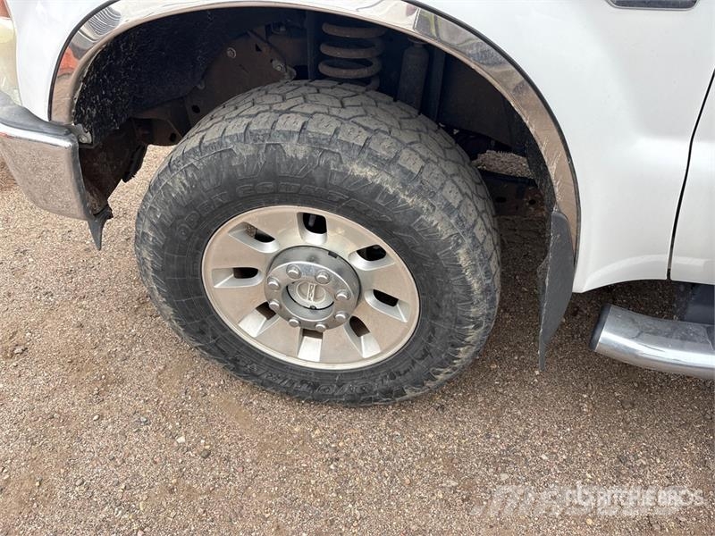 Ford F-350 Lariat 4x4 Crew Cab Pickup その他