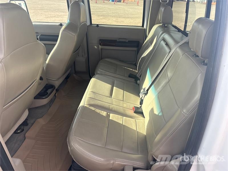 Ford F-350 Lariat 4x4 Crew Cab Pickup Otras furgonetas