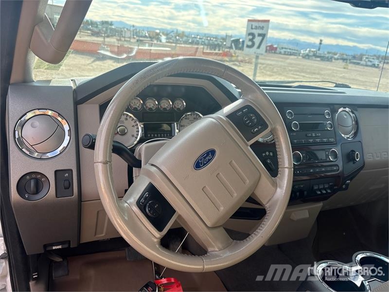 Ford F-350 Lariat 4x4 Crew Cab Pickup Otras furgonetas