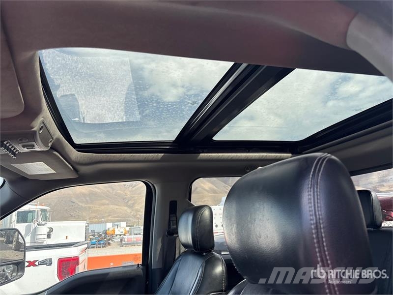 Ford F-350 Lariat 4x4 Crew Cab Pickup Otras furgonetas