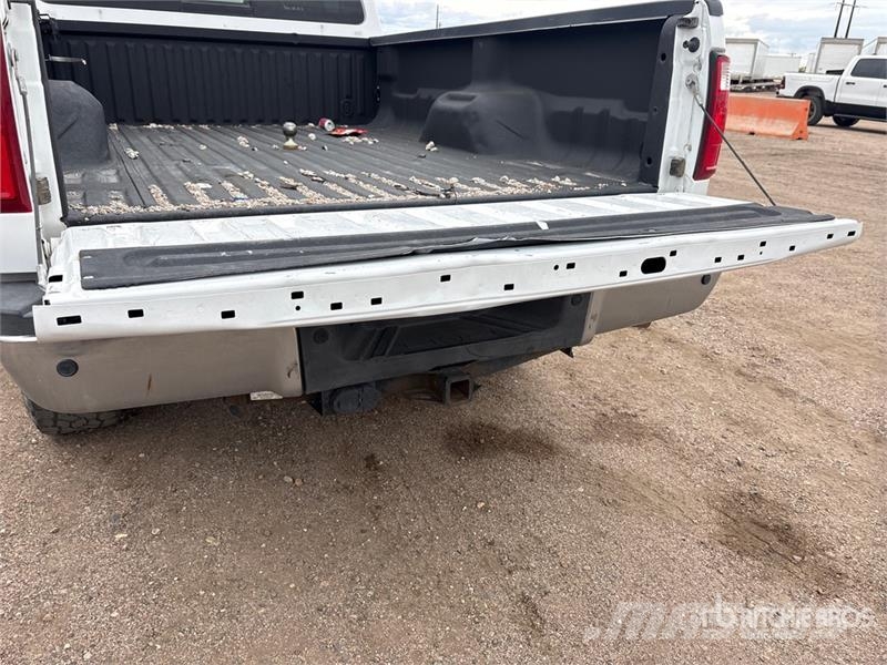 Ford F-350 Lariat 4x4 Crew Cab Pickup その他