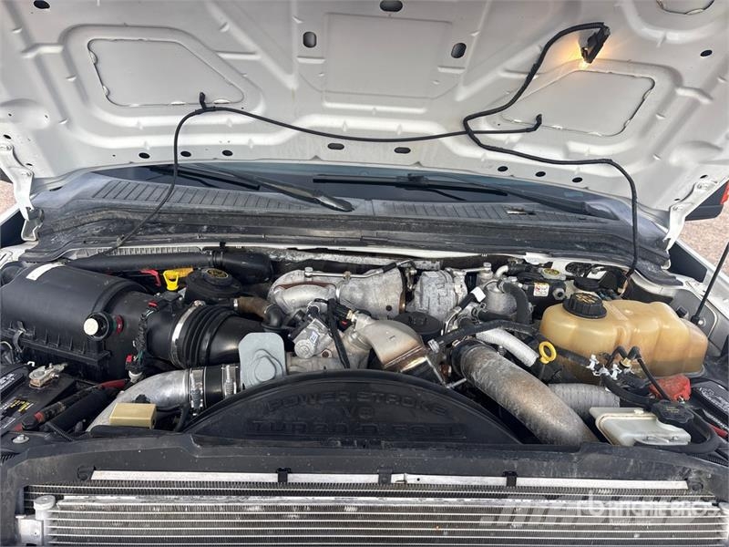 Ford F-350 Lariat 4x4 Crew Cab Pickup Otras furgonetas