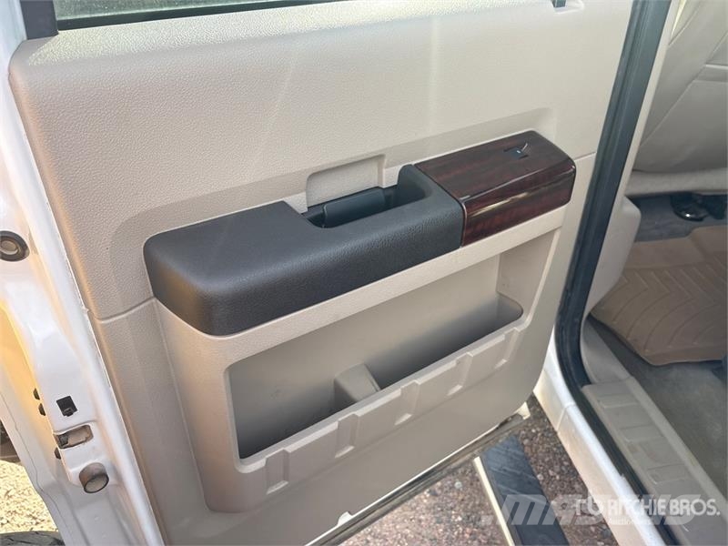 Ford F-350 Lariat 4x4 Crew Cab Pickup Otras furgonetas