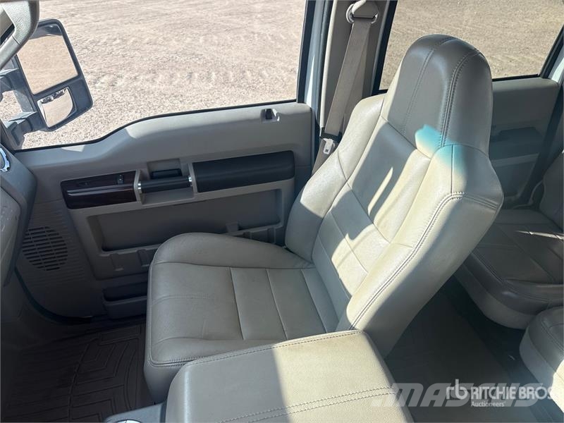 Ford F-350 Lariat 4x4 Crew Cab Pickup Otras furgonetas