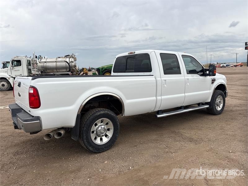 Ford F-350 Lariat 4x4 Crew Cab Pickup その他