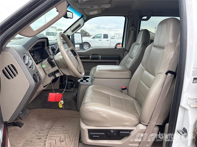 Ford F-350 Lariat 4x4 Crew Cab Pickup その他