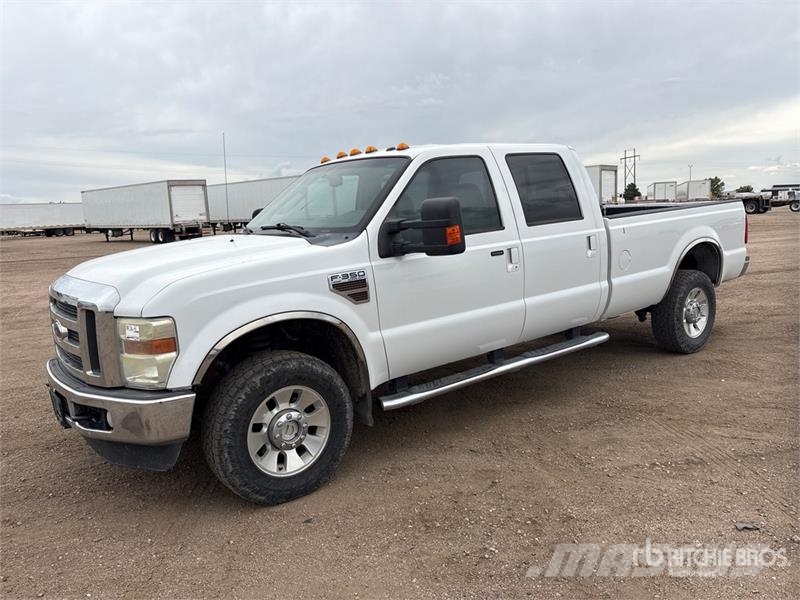 Ford F-350 Lariat 4x4 Crew Cab Pickup その他