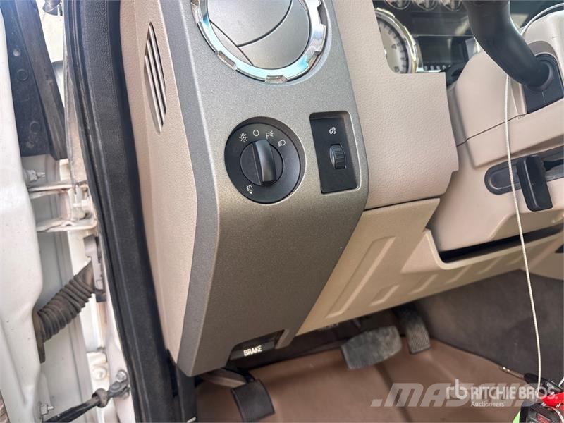 Ford F-350 Lariat 4x4 Crew Cab Pickup Otras furgonetas