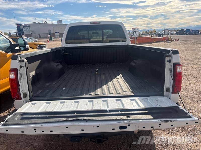 Ford F-350 Lariat 4x4 Crew Cab Pickup Otras furgonetas