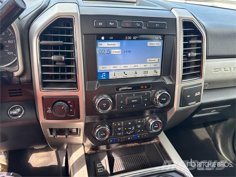 Ford F-350 Lariat 4x4 Crew Cab Pickup Otras furgonetas