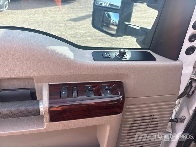 Ford F-350 Lariat 4x4 Crew Cab Pickup Otras furgonetas
